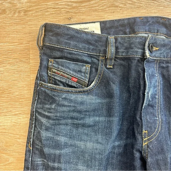 Diesel Men's Deep Indigo Bootcut Jeans size 32